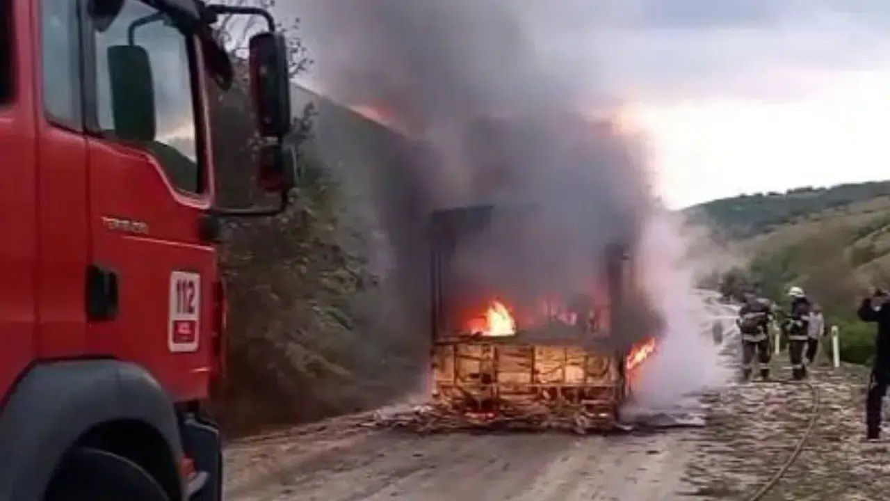 Eskişehir'de yanan belediye otobüsü kül oldu!