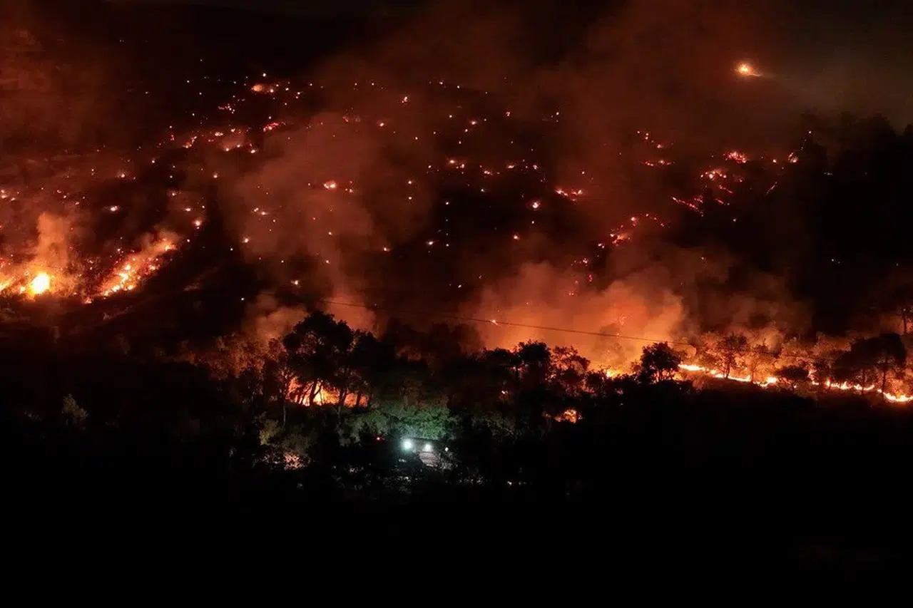 İzmir Foça'da yangın 2. gününde! Valilikten açıklama geldi
