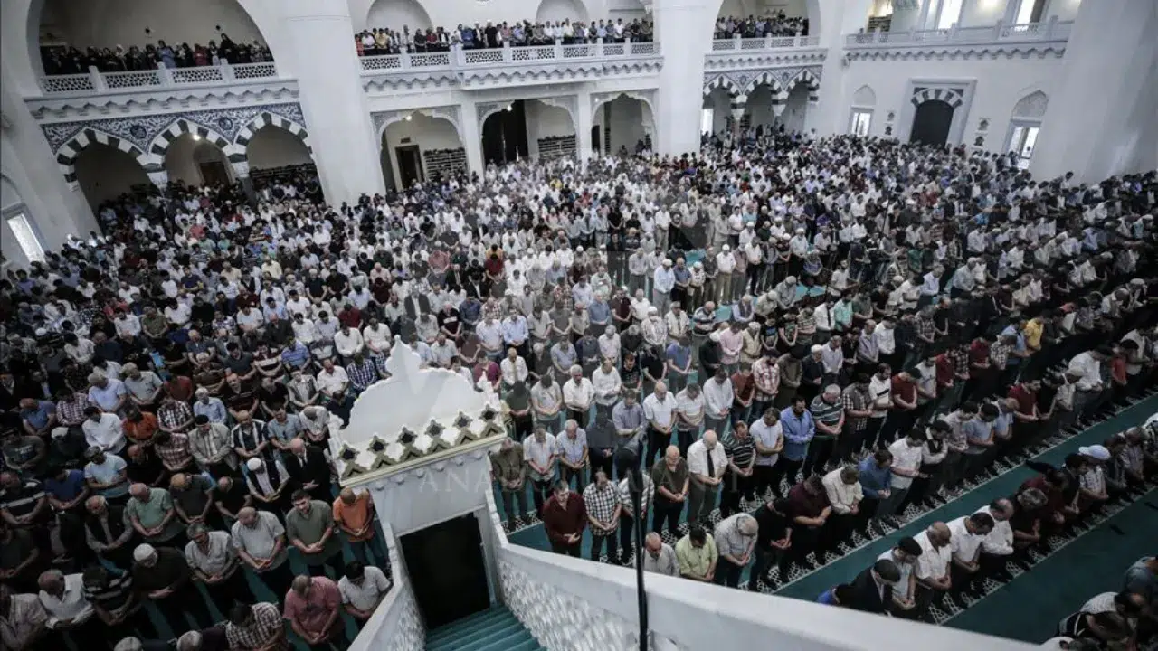Cuma hutbesinde 'Kamu malı dokunulmazdır!' uyarısı!