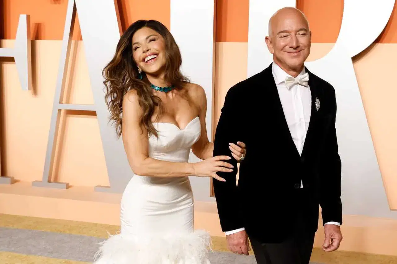 Amazon’un kurucusu Bezos’un Venedik düğünü olay oldu! Dev pankartla protesto edildi