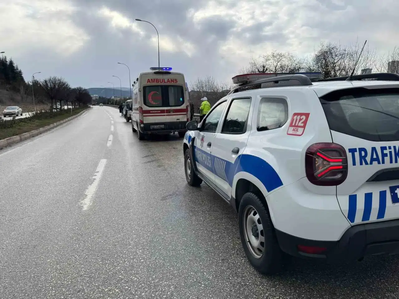 Bilecik'te otomobil kontrolden çıktı: İki yaralı