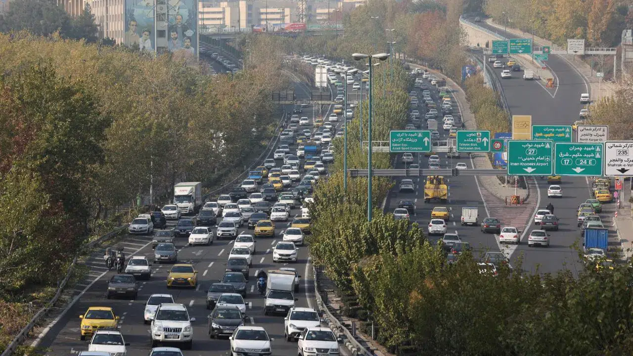 Tahran-Çalus otoyolunda trafik yoğunluğu: Gidiş yönü kapandı