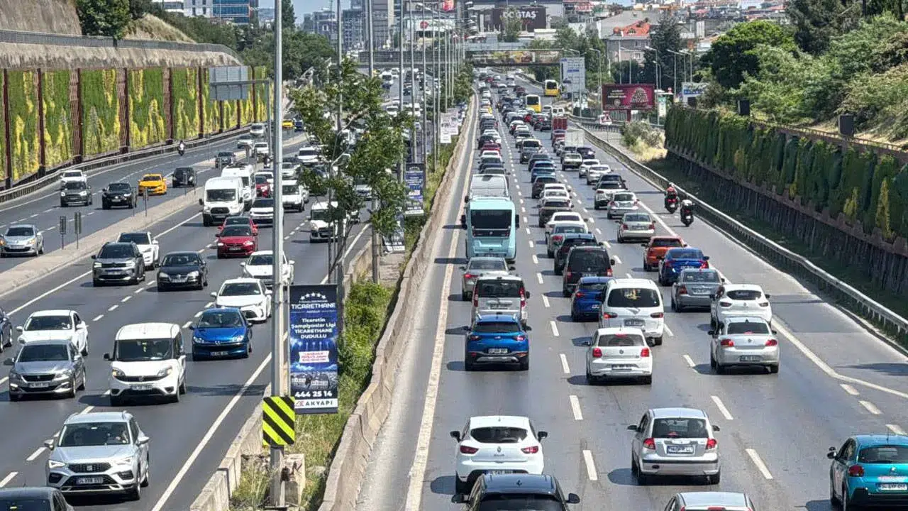 İstanbul’da bayram dönüşü trafiği: Yoğunluk yüzde 22’ye ulaştı!