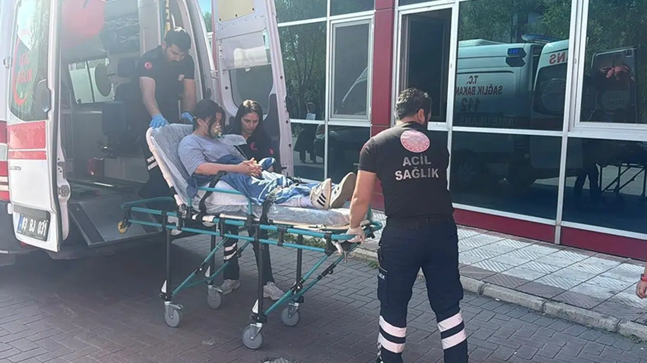 Afyonkarahisar'da hastanede tedavi gören öğrenci YKS'ye ambulansla götürüldü
