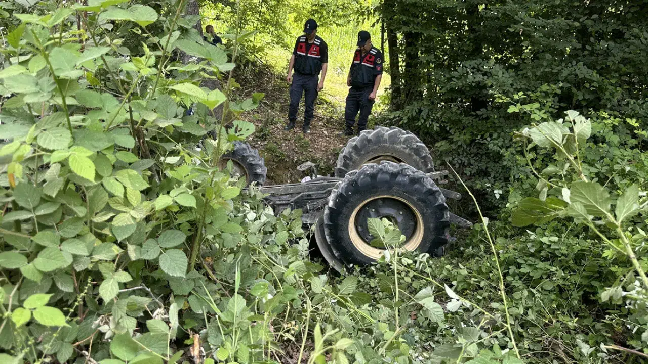 Sakarya'da traktör devrildi: 1 ölü!