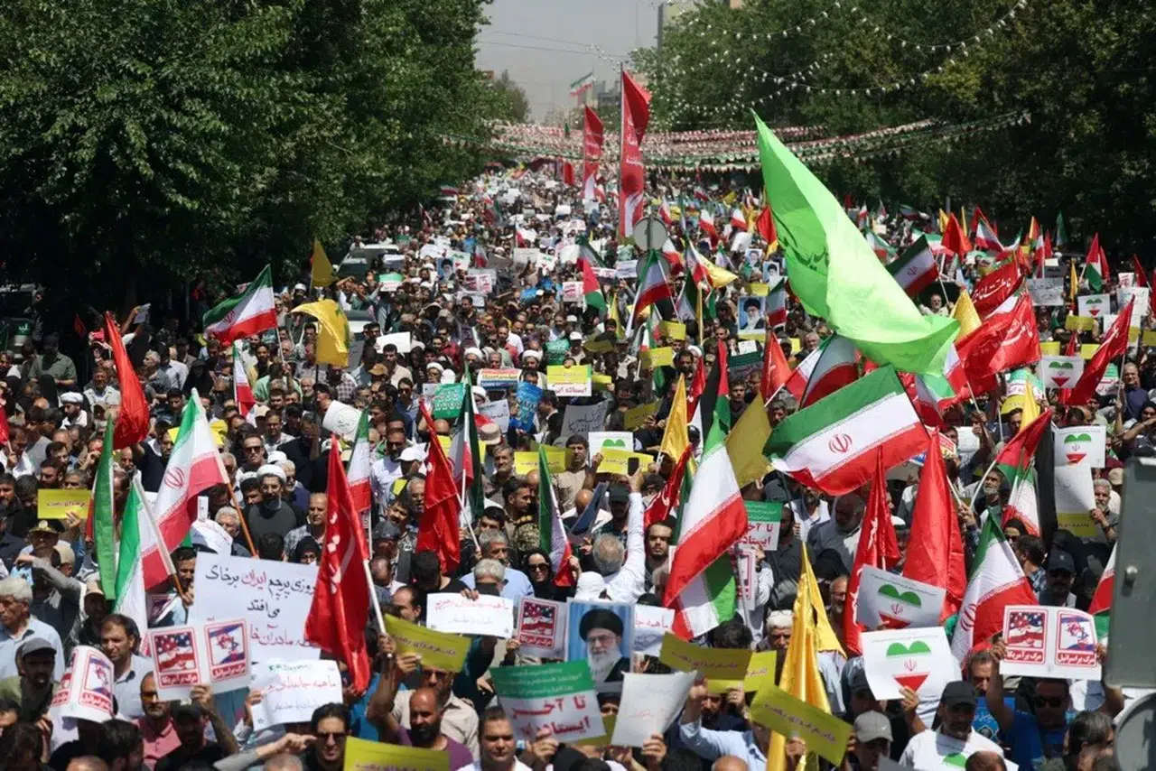 İran’da yüzbinler İsrail saldırılarını protesto etti: Siyonist rejim yok olacak