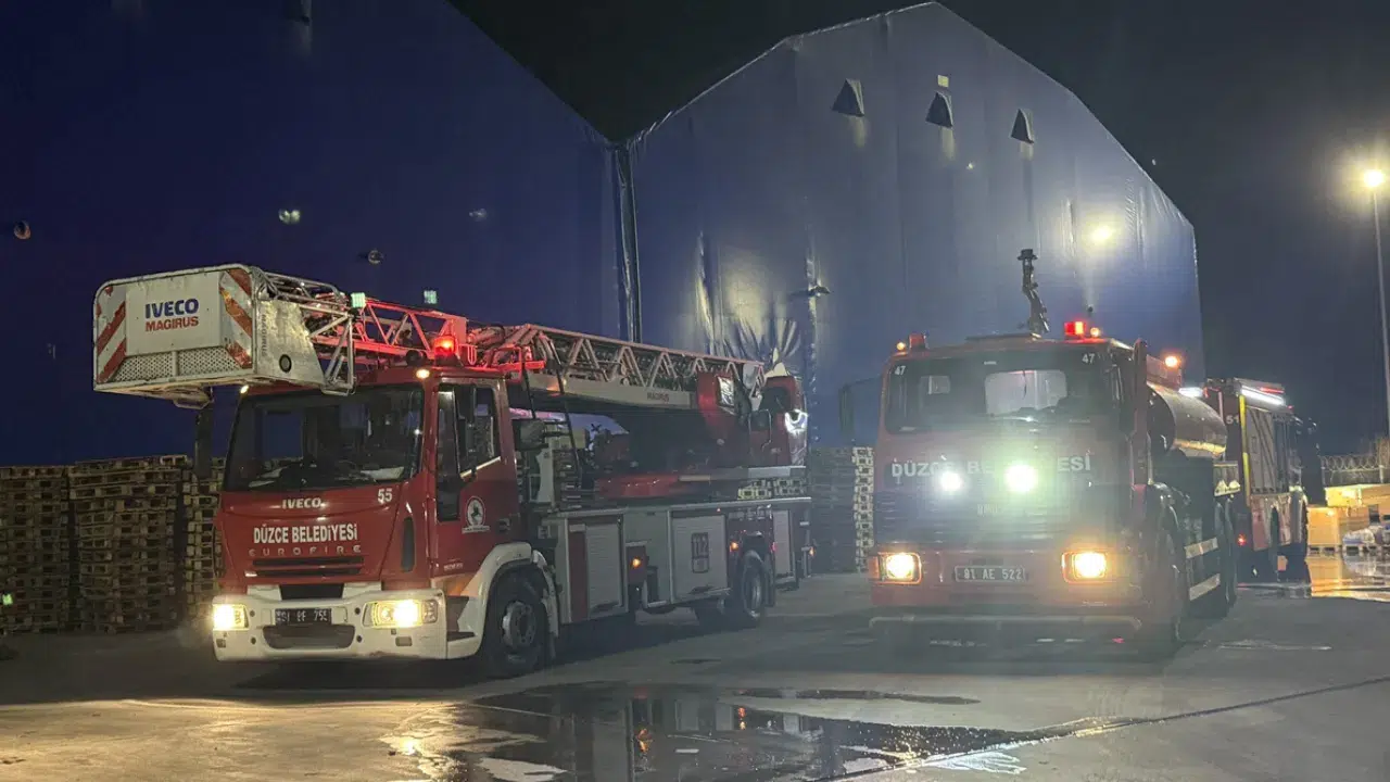 Düzce'de otomotiv yedek parça fabrikasında yangın!