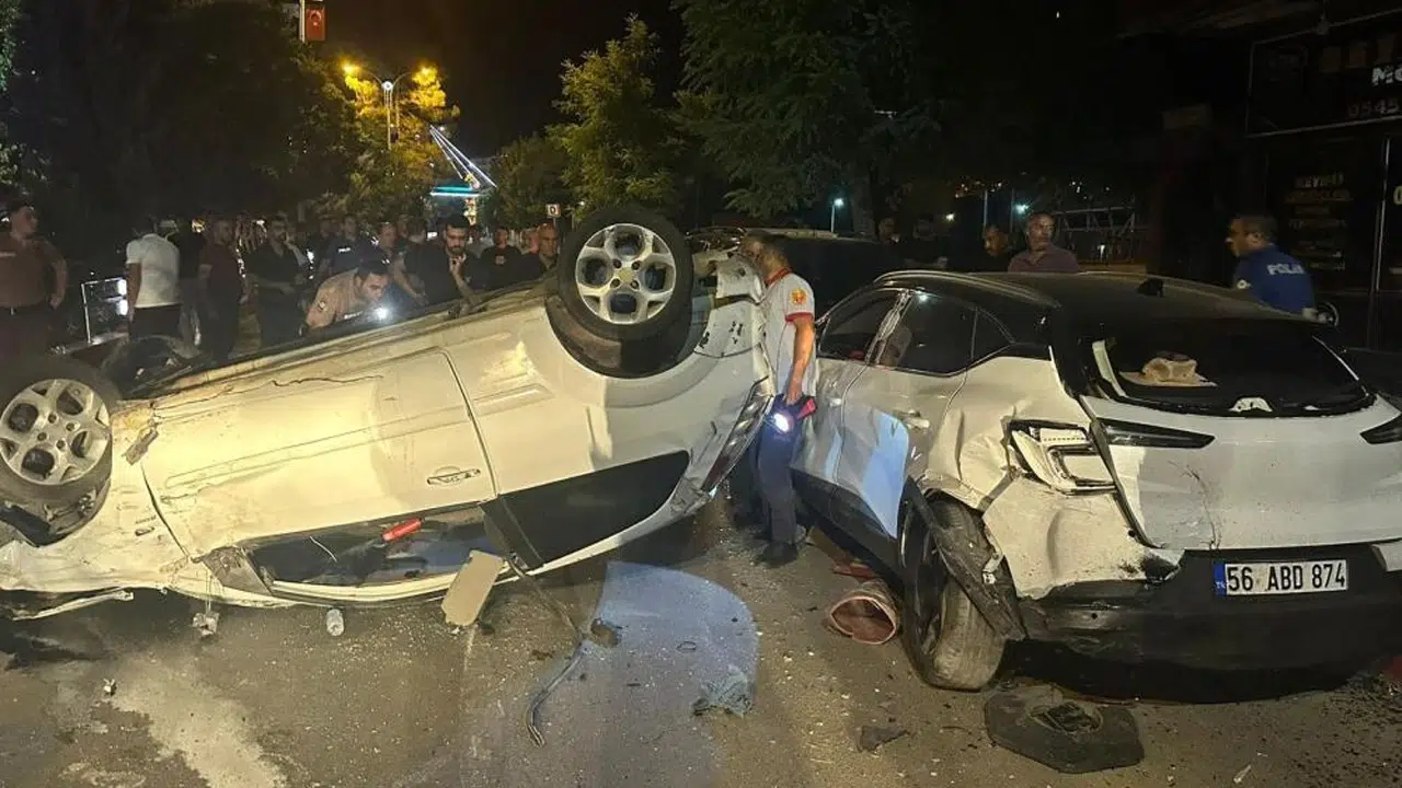 Siirt'te feci kaza: Otomobiller hurdaya döndü, 5 yaralı!