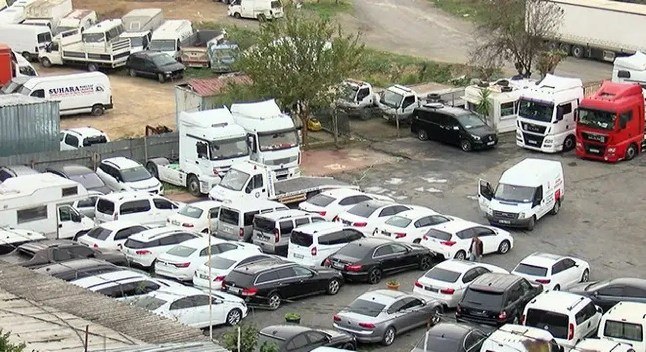 Yediemin otoparklarında bekleyen 14 bin aracın satışının önü açıldı!