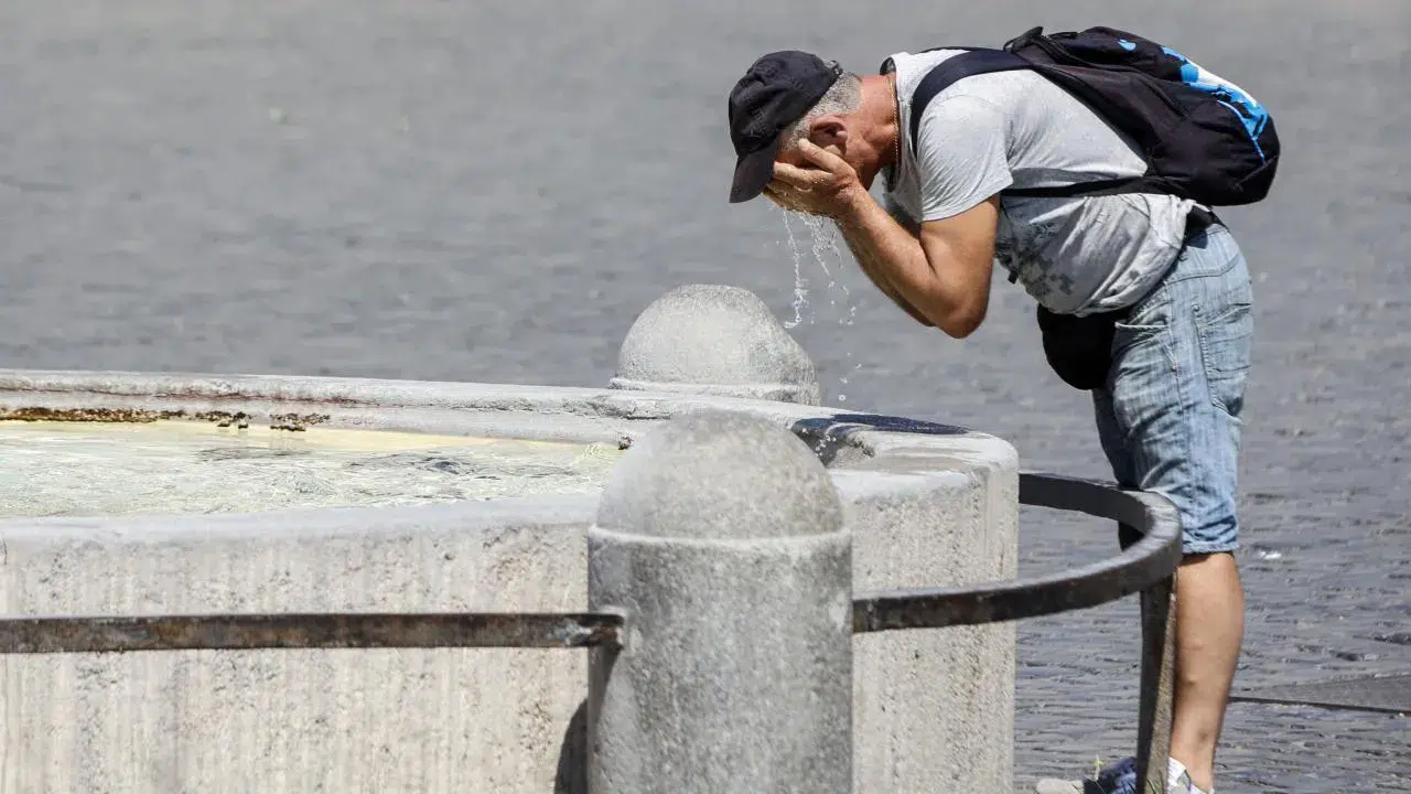 Yunanistan'da yüksek sıcaklıklar nedeniyle açık alanlardaki çalışmalar yasaklandı