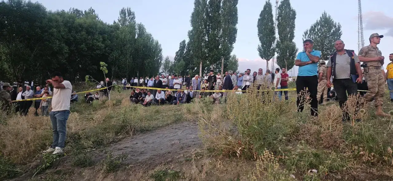 Muş'ta serinlemek için girdiği suda can verdi