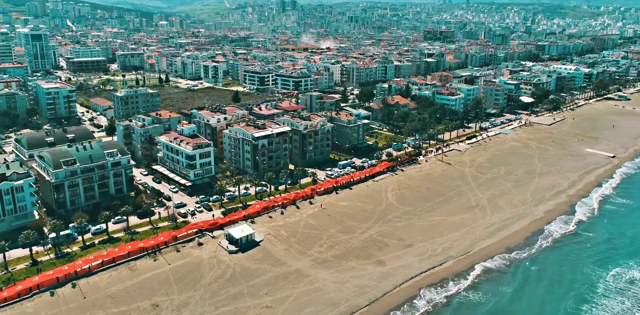 Samsun’da tehlikeli dalga uyarısı! Valilikten denize girmeyin çağrısı!
