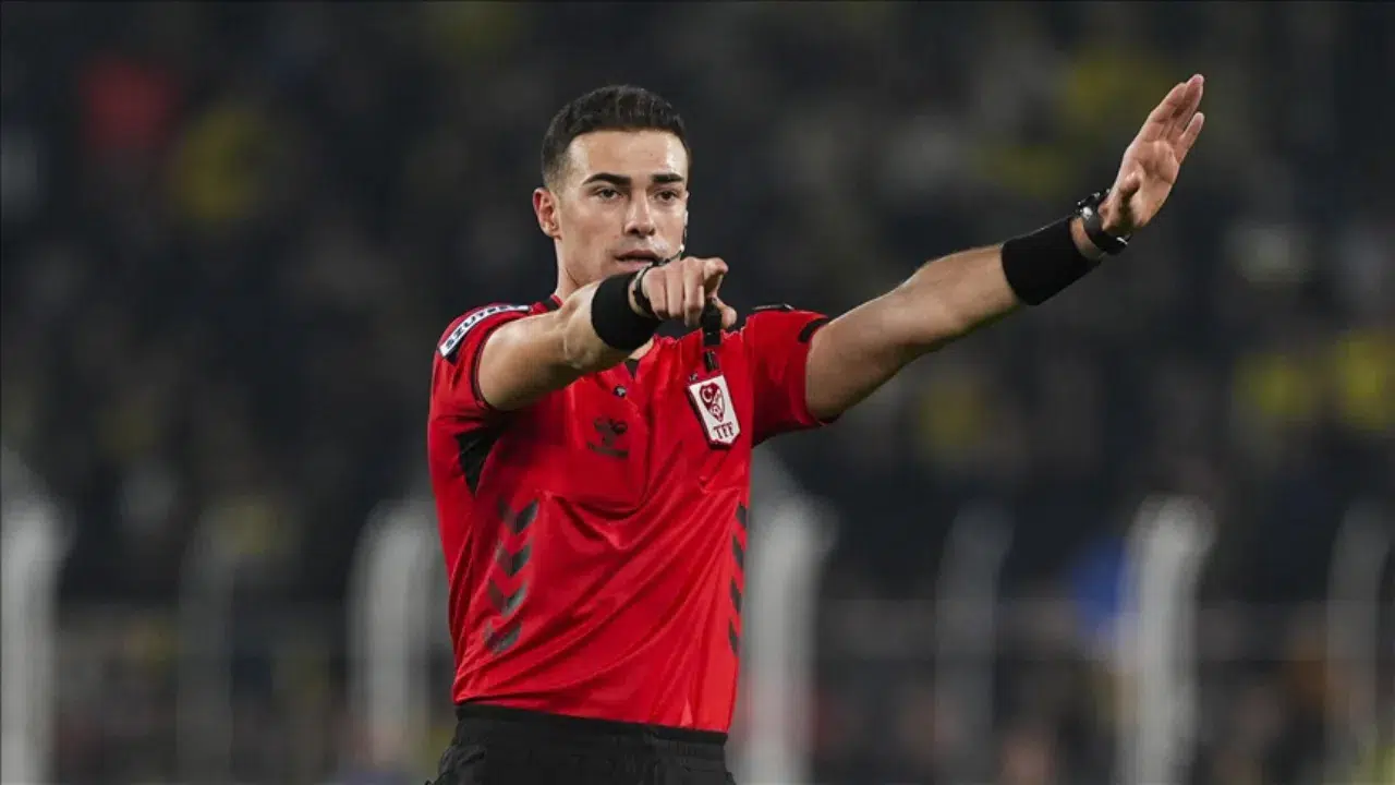 UEFA'dan Oğuzhan Çakır'a görev: Konferans Ligi'nde düdük çalacak