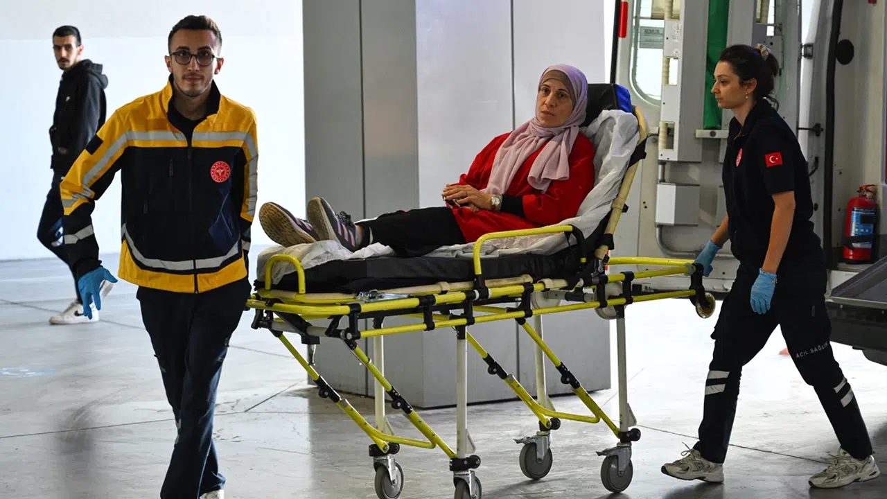 Türkiye'ye 4 yaralı Gazzeli sevk edildi