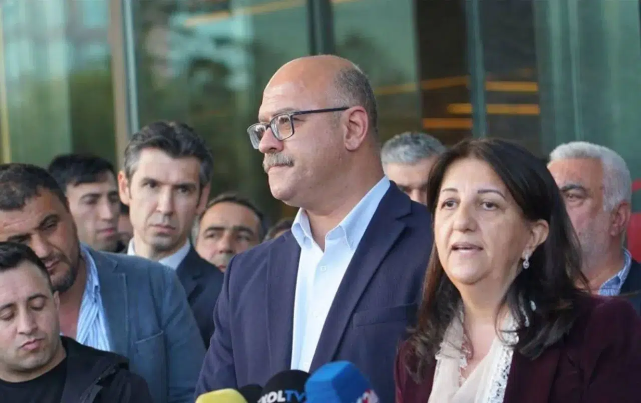 DEM Parti heyeti İmralı’ya gitti: PKK’nın silah yakmasının ardından ilk kritik ziyaret