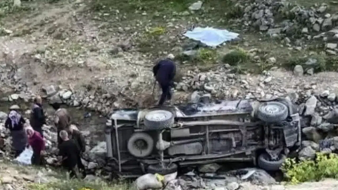 Gümüşhane'de kamyonet şarampole devrildi: 1 ölü, 5 yaralı