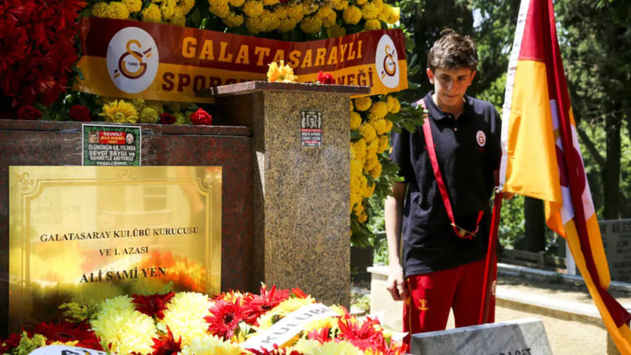 Ali Sami Yen, Türk sporunun öncü ismi olarak 74. ölüm yıl dönümünde anılıyor