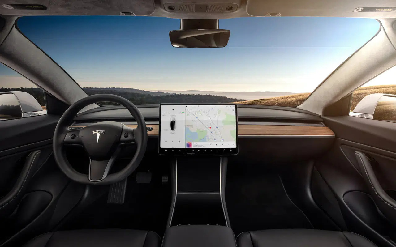 Tesla araçlara Grok entegre edildi