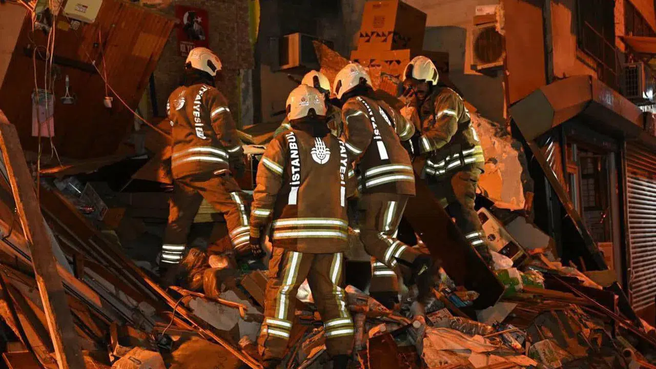 İstanbul’da iki katlı binada patlama: Doğalgaz bağlantısı yok