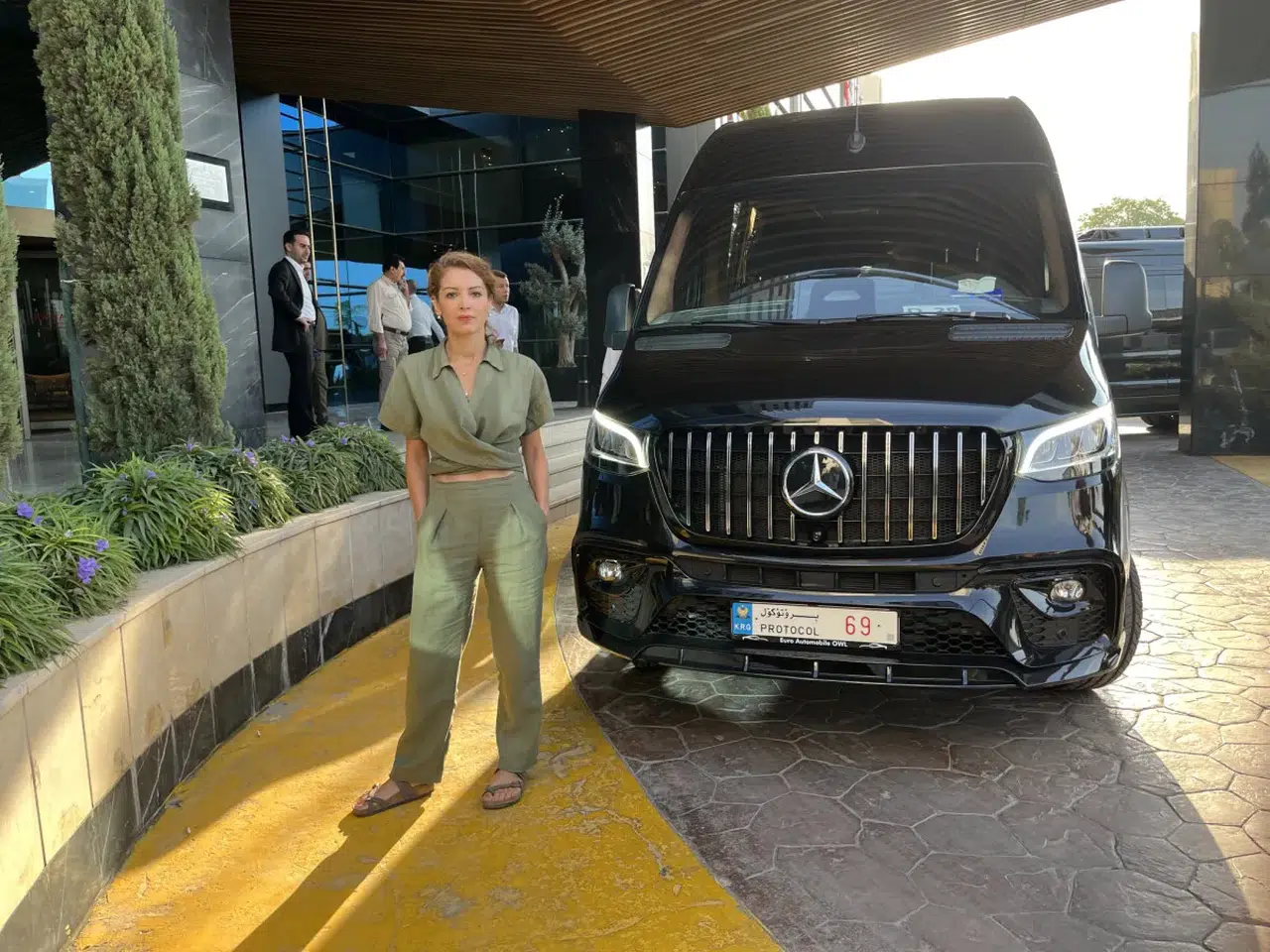 Nagehan Alçı'nın silah bırakma törenindeki kıyafeti olay oldu! Sosyal medyada gündem yarattı!