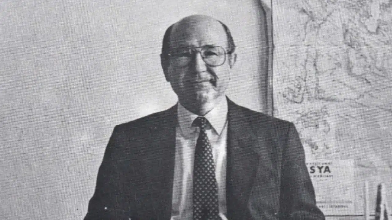 Türk tarihinin duayen İsmi Prof. Dr. Mehmet Saray hayatını kaybetti