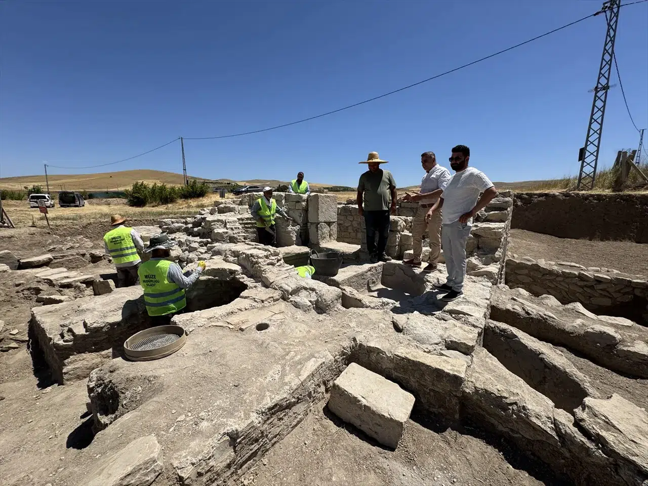 Elazığ’da tarladan tarih fışkırdı: 1700 yıllık Roma hamamı gün yüzüne çıkarıldı