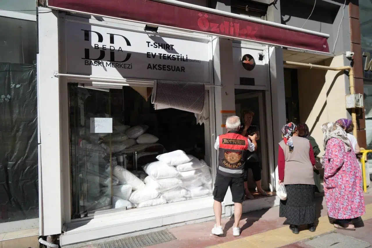 Samsun’da tekstil mağazasında yangın paniği: Facianın eşiğinden dönüldü