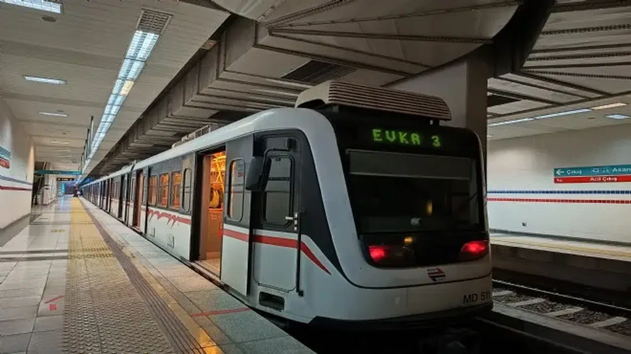 İzmir’de peş peşe intihar vakaları: Konak metroda bir yolcu intihar etti