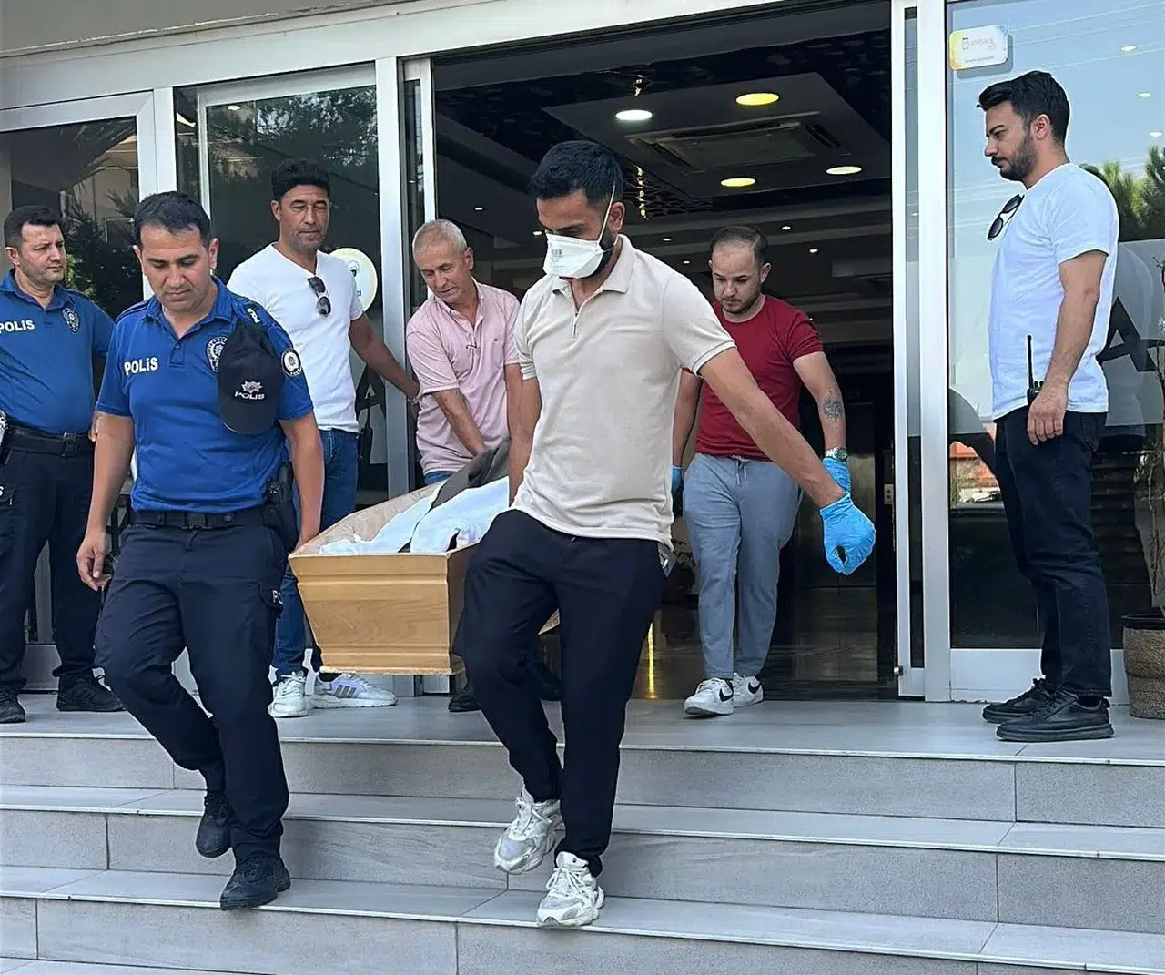 Pamukkale’de acı olay! Polis memuru apartta ölü bulundu
