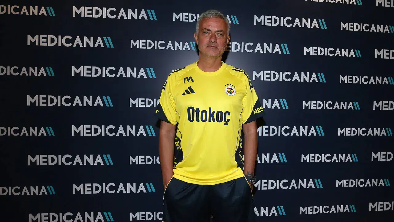 Fenerbahçe'den transferde büyük ters köşe: 36 yaşındaki oyuncuya 1+1 yıllık sözleşme önerildi