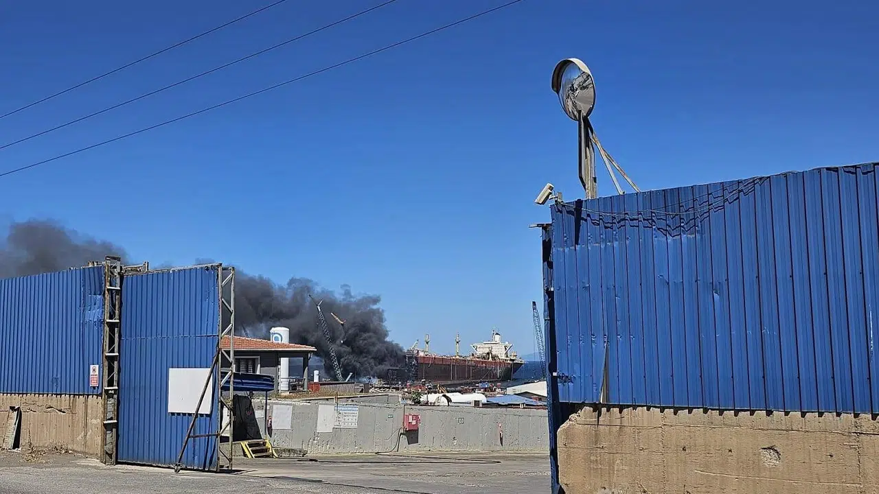 İzmir'de tanker gemide yangın çıktı!
