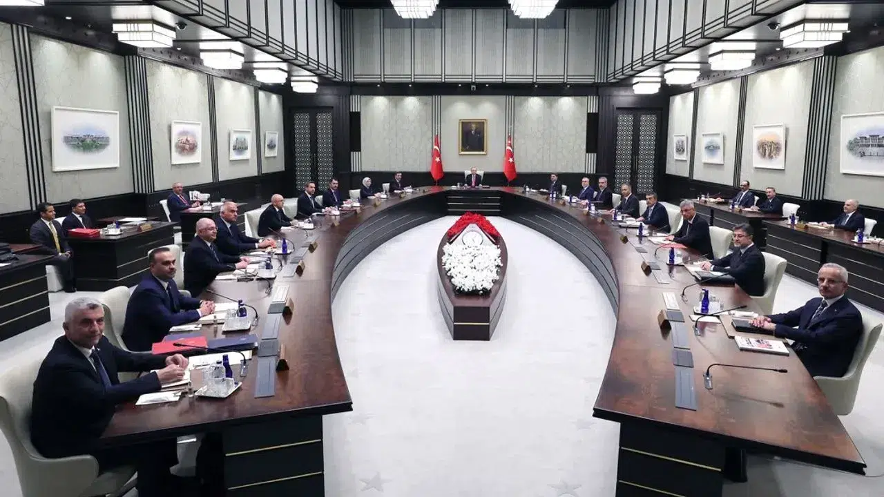 Kabine değişiyor mu? Ankara kulisleri karıştı, gözler perşembe gününde!