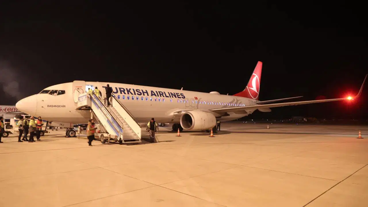THY uçağında duman krizi! Yolcular tahliye edildi