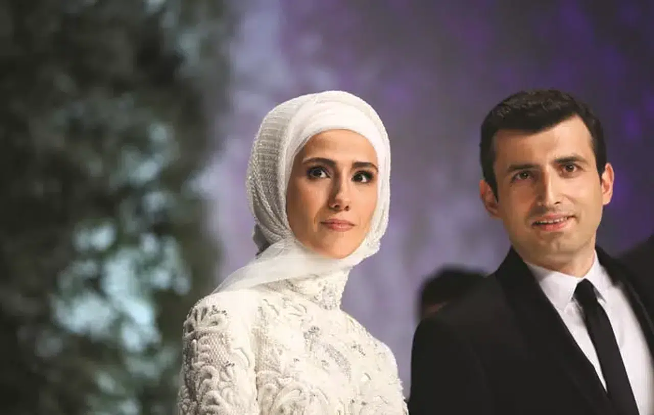 Selçuk Bayraktar’dan eşi Sümeyye Erdoğan Bayraktar’a sıcak karşılama! Sosyal medyada gündem oldu!