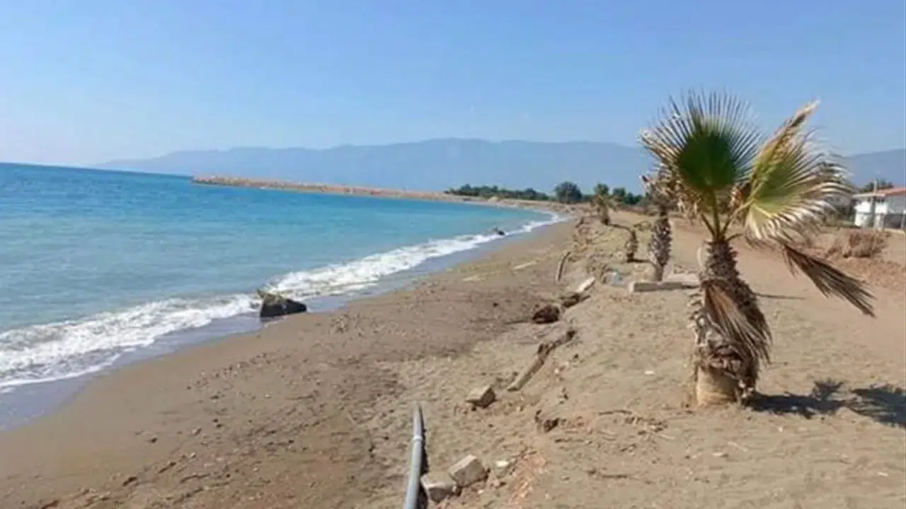 İtalya'da plajda trafik olay: Kendi kazdığı çukura düşerek can verdi!