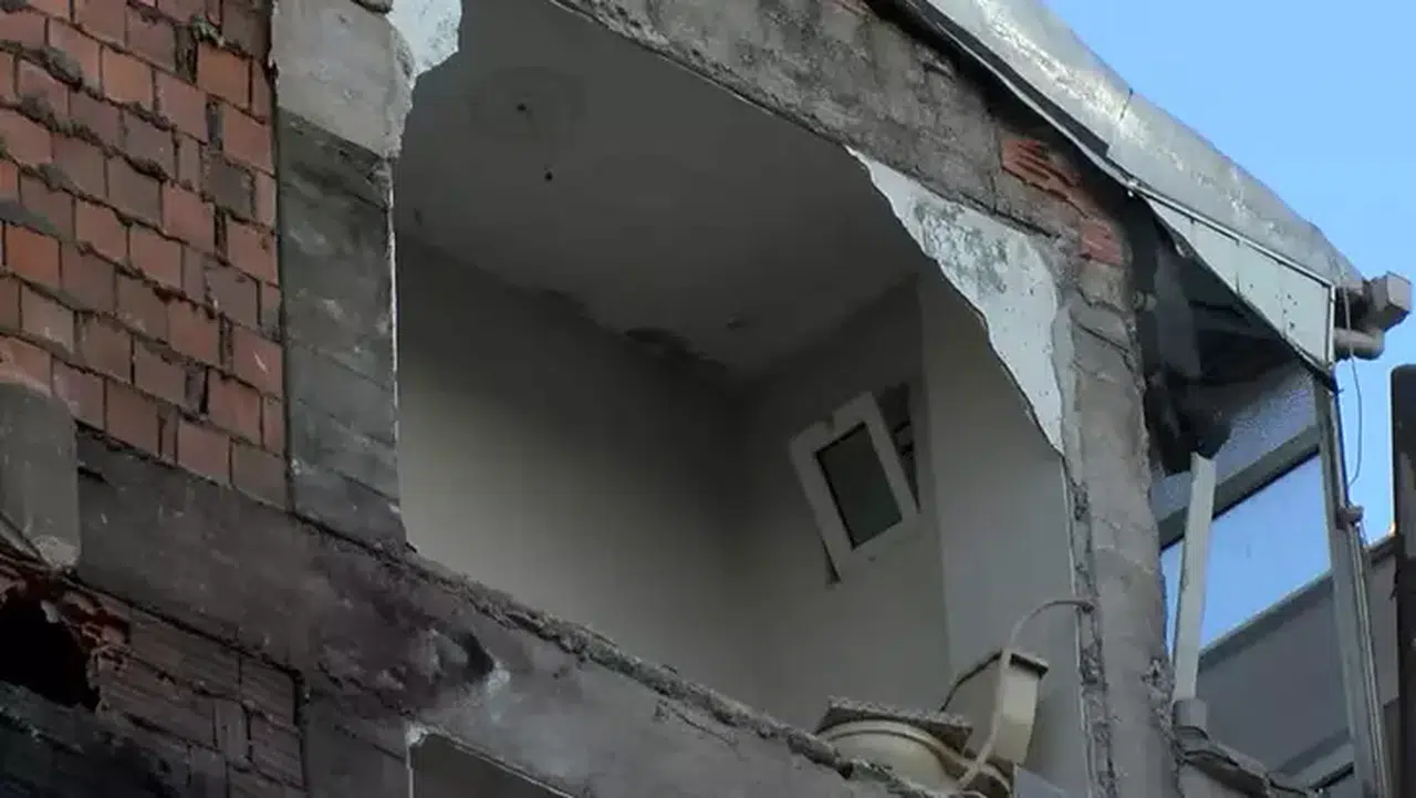 Güngören’de kentsel dönüşüm faciası! Kurtlar Vadisi oyuncusunun evi delik deşik oldu