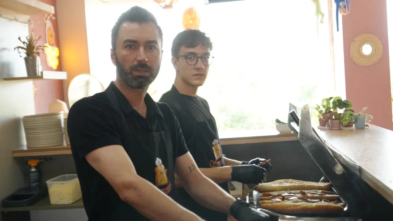 Bilecik’te yangınla mücadelede örnek dayanışma: Ücretsiz tostla 24 saat destek veriyor