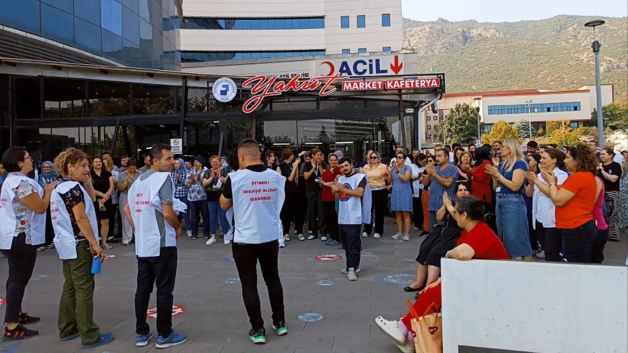 PAÜ Hastanesi’nde işçiler ayakta! 'Eşit işe eşit ücret' sesleri yükseldi