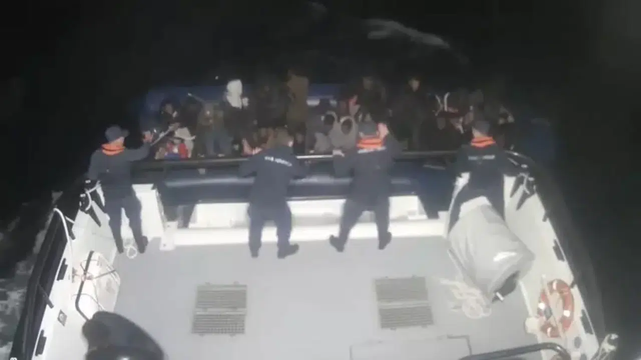İzmir Çeşme açıklarında göçmen operasyonu