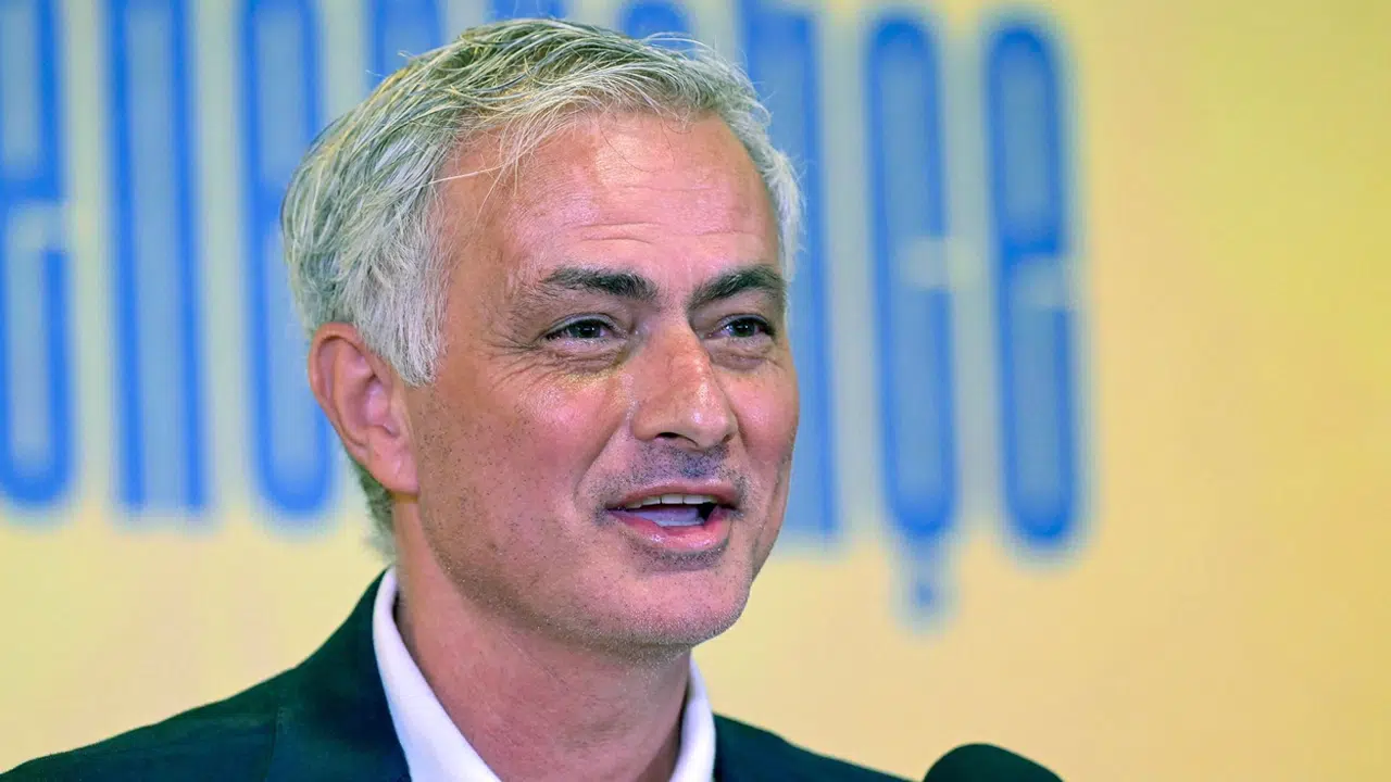 Fenerbahçe'de yeni ayrılık belli oldu: Jose Mourinho kapının önüne koydu