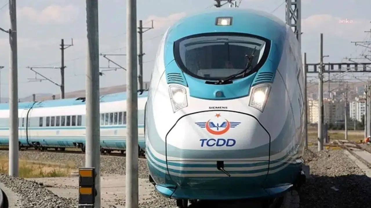 Osmaneli'ndeki yangın tren seferlerini vurdu! İstanbul-Ankara YHT seferi durduruldu