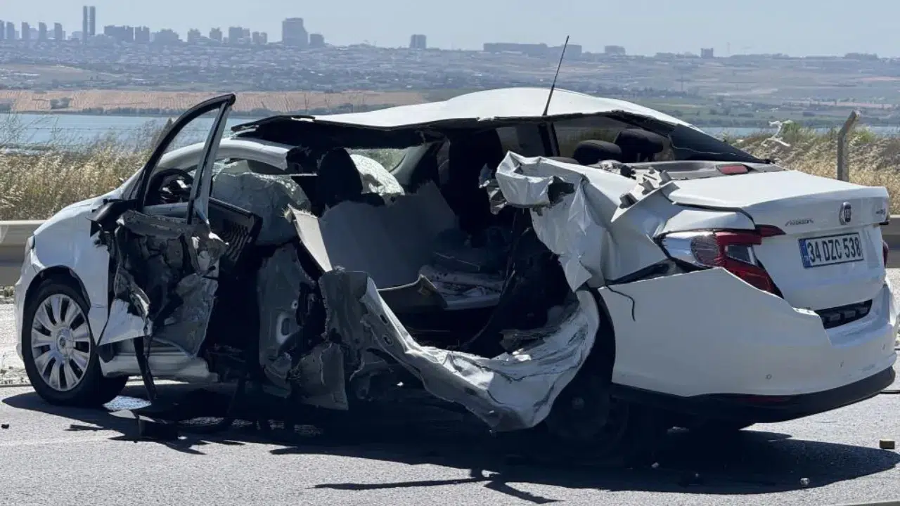 Çatalca'da otomobil parçalandı: Astsubay hayatını kaybetti, 2 uzman çavuş yaralandı