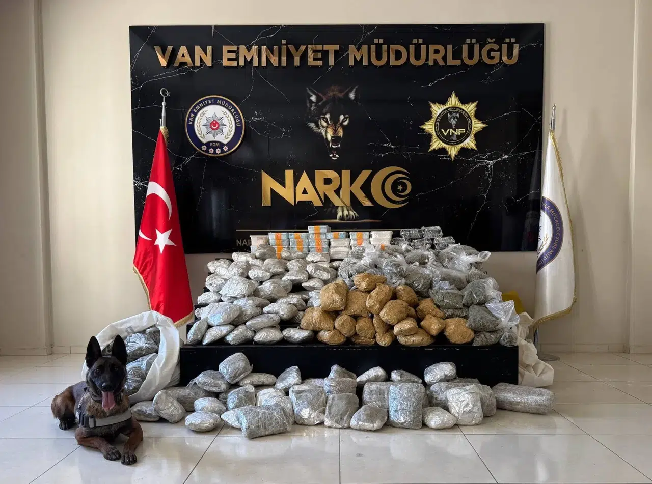 Van Gürpınar’da dev operasyon: Yün çuvallardan 122 kilo uyuşturucu çıktı