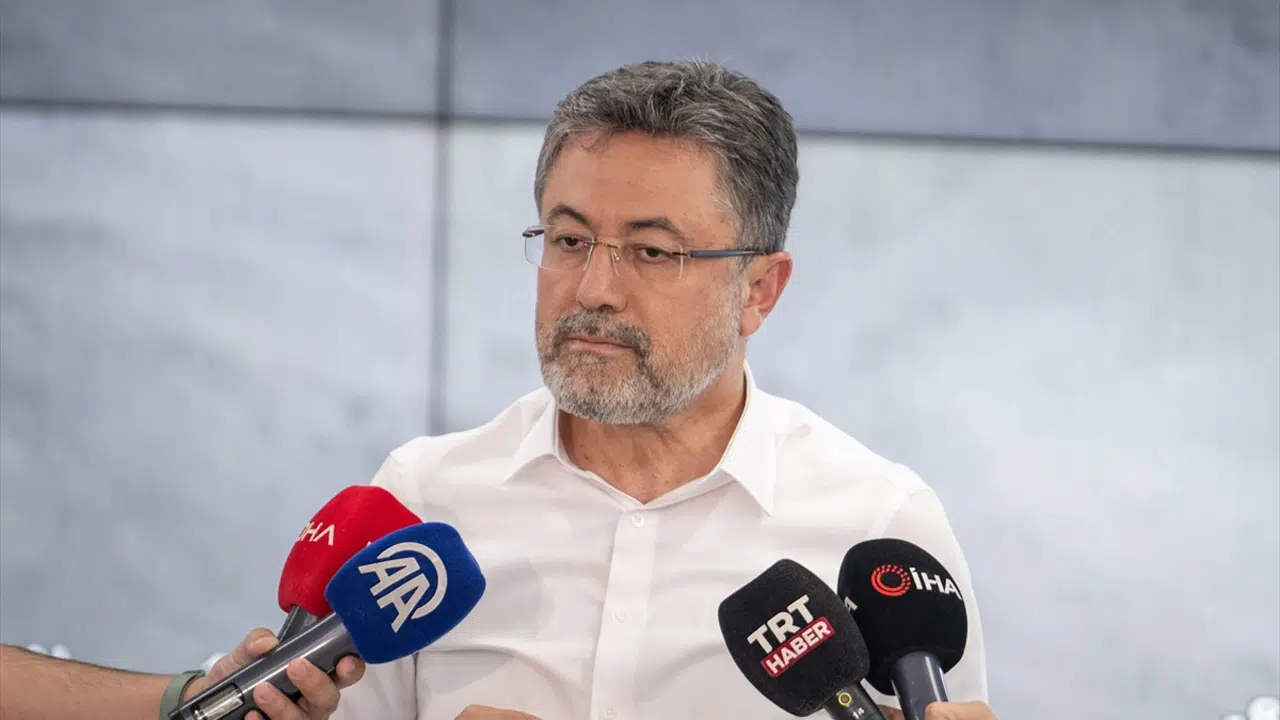 Bakan Yumaklı açıkladı: İzmir Çeşme'deki orman yangını kontrol altında!