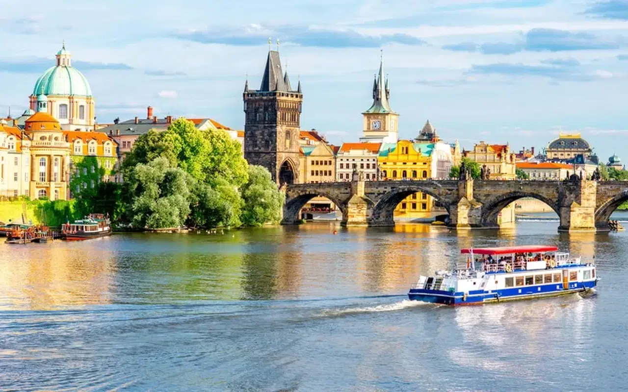 Prag'da elektrik kesintisi hayatı felç etti: Metro durdu, asansörlerde mahsur kalanlar var!