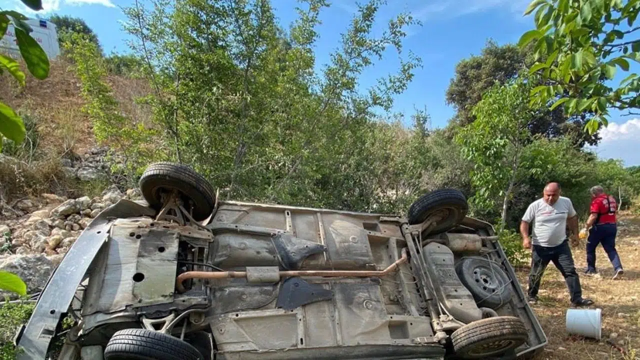 Mersin'de otomobil uçuruma yuvarlandı: Vatandaşlar ölümden döndü!