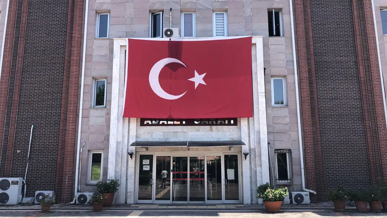 Isparta'da dehşet: Erkek arkadaşını tornavidayla ağır yaraladı!