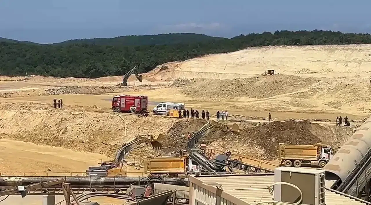 Çatalca kum ocağındaki göçükten acı haber: Operatör Eyüp Filiz’in cansız bedenine ulaşıldı