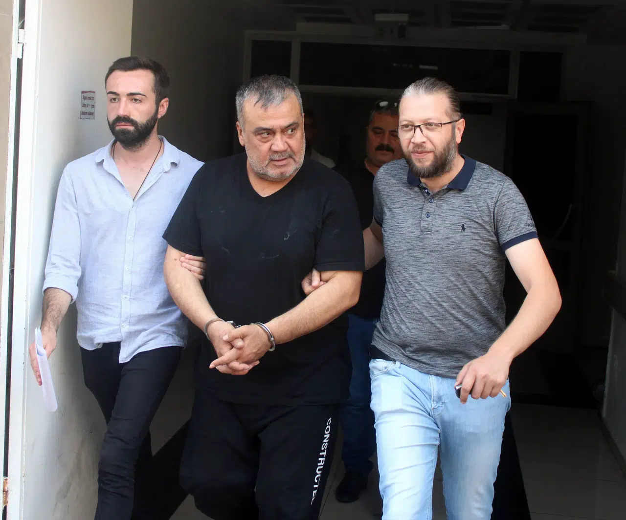 Şarkıcı Metin Işık ve oğlu yeniden yargılandı! 4 yıl hapsi istendi