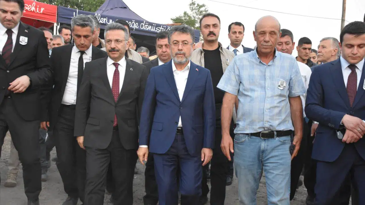 Bakan Yumaklı’dan orman şehidi Tolunay Kocaman’ın ailesine taziye ziyareti